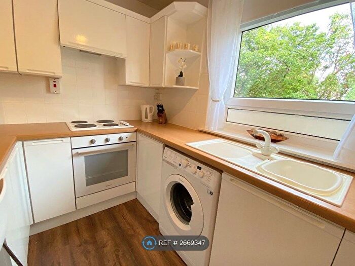 2 Bedroom Flat To Rent In Teviot Street, Falkirk, FK1