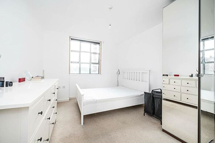 1 Bedroom Flat To Rent In Somerford Grove, Stoke Newington, London, N16