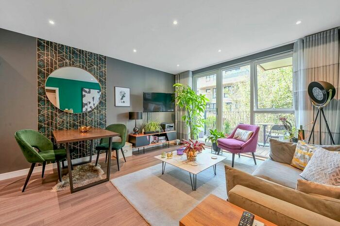 1 Bedroom Flat To Rent In Munster Court, Acton, London, W3