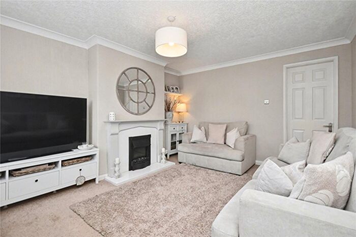 3 Bedroom Semi-detached House For Sale In Oxford Drive, Kippax, Leeds, LS25
