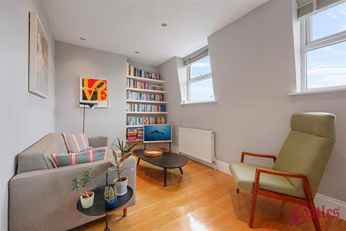 1 Bedroom Flat For Sale In Samson House, Brooksby's Walk, London, E9