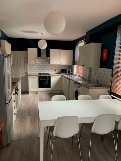 9 Bedroom House To Rent In Bedroom House, B16