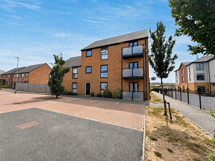 2 Bedroom Flat For Sale In Octavian Road, Dunstable, LU5