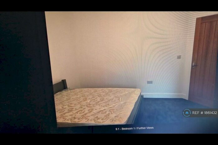 2 Bedroom Flat To Rent In Priory Road, High Wycombe, HP13