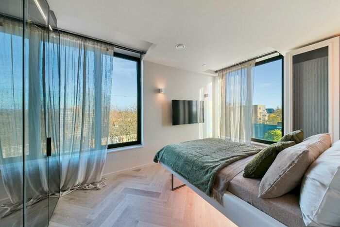 4 Bedroom Flat To Rent In , TA20