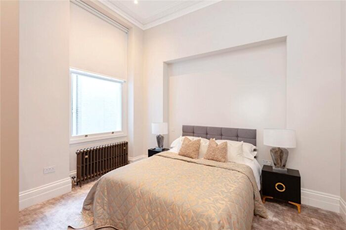 2 Bedroom Apartment To Rent In Redcliffe Square, London, SW10