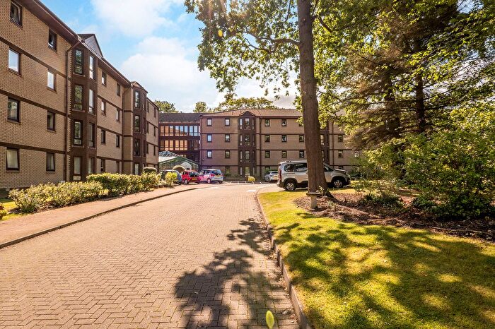 2 Bedroom Flat For Sale In / Barnton Park View, Barnton, Edinburgh, EH4