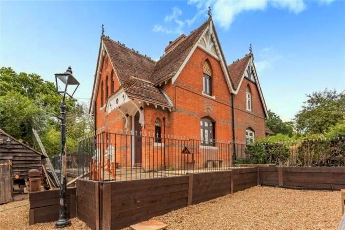 3 Bedroom Semi-Detached House For Sale In Bonfire Hill, Southwater, Horsham, RH13