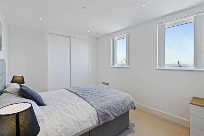2 Bedroom Apartment For Sale In Gateway Tower, Western Gateway, London, E16