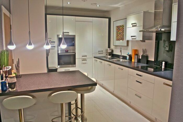 2 Bedroom Flat To Rent In Ferry Court, Cardiff, CF11