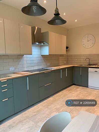 6 Bedroom Semi-Detached House To Rent In Trinity Avenue, Nottingham, NG7