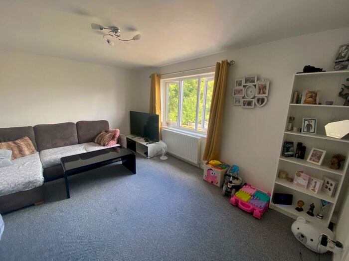 2-bedroom-house-to-rent-in-exhall-close-redditch-b98