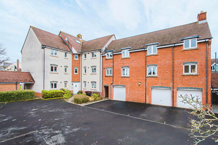 2 Bedroom Flat For Sale In Piernik Close, Swindon, SN25