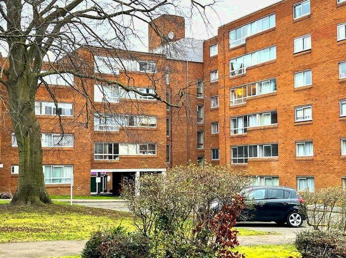 2 Bedroom Flat To Rent In Homefield Park, Sutton, SM1