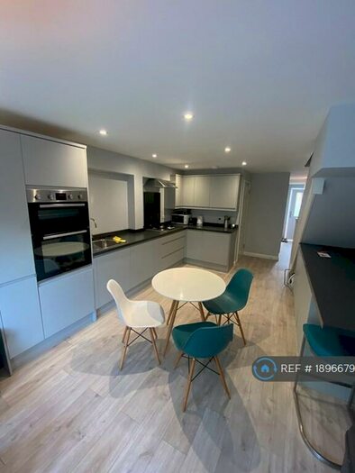 3 Bedroom Semi-Detached House To Rent In Blackwell Avenue, Guildford, GU2