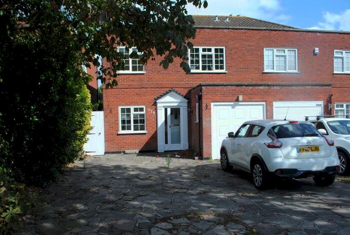 3 Bedroom Semi-Detached House To Rent In Southbourne Grove, Westcliff-On-Sea, SS0