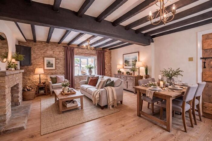 3 Bedroom End Of Terrace House For Sale In High Street, Irthlingborough, NN9