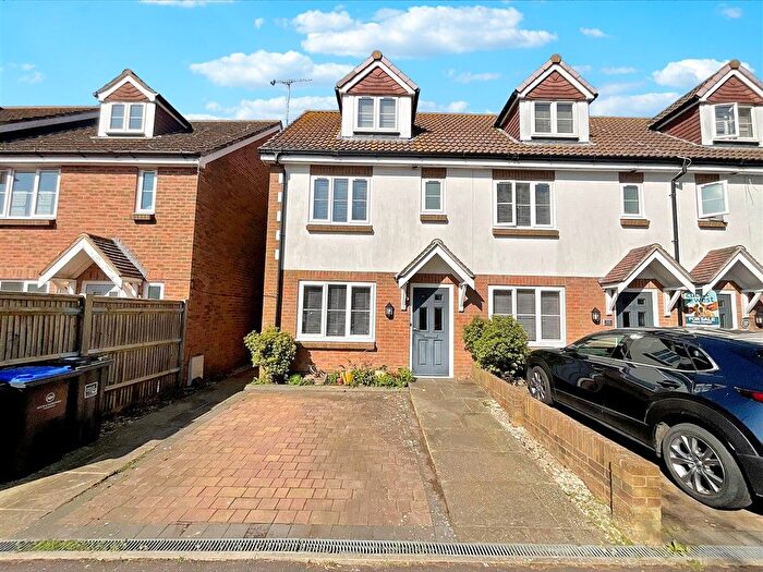 3 Bedroom End Terrace House For Sale In Mulberry Gardens, Goring-By-Sea, Worthing, West Sussex, BN12
