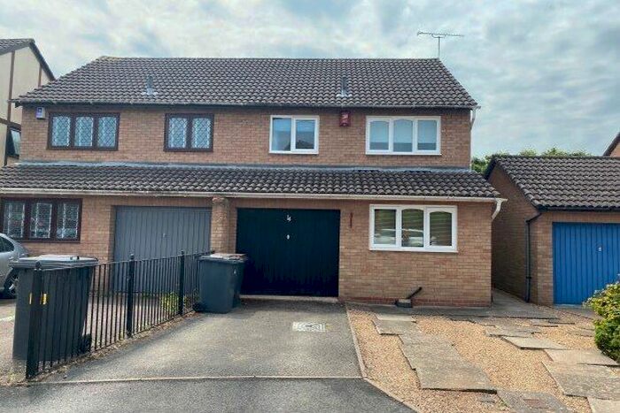 3 Bedroom Property To Rent In Lynmouth Close, Nuneaton, CV11