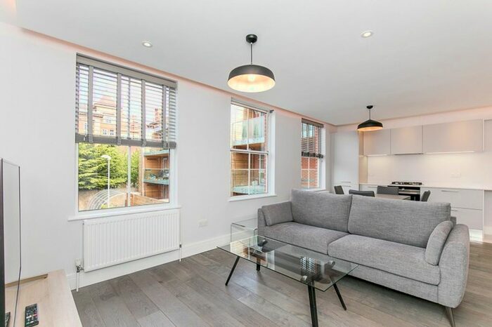 2 Bedroom Flat To Rent In Fulham Palace Road, London, W6