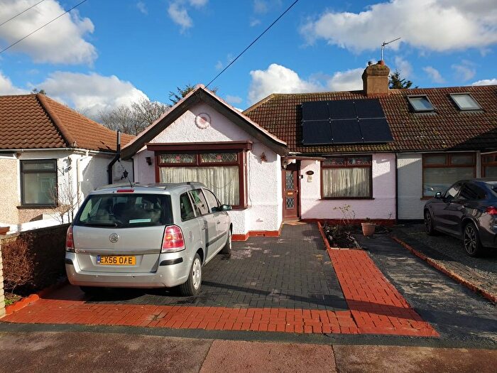 4 Bedroom Bungalow To Rent In Mayswood Gardens, Dagenham, RM10