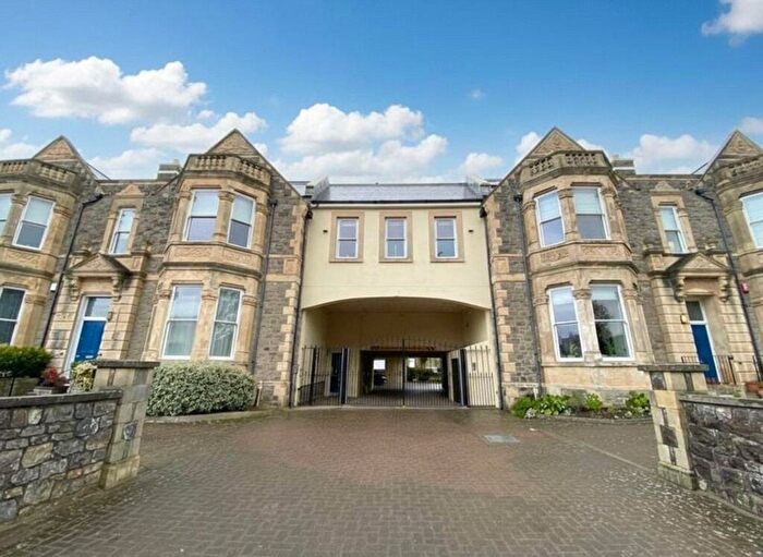 2 Bedroom Flat To Rent In Weston-Super-Mare, Clarence Place, BS23