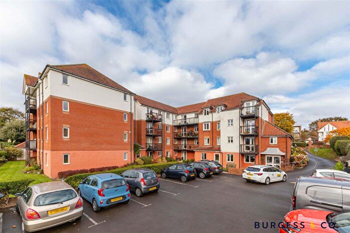 1 Bedroom Flat For Sale In Cooden Drive, Bexhill-On-Sea, TN39