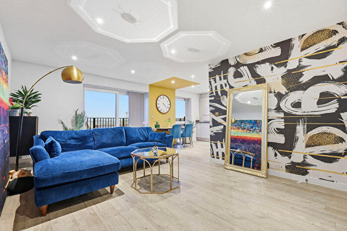 2 Bedroom Apartment For Sale In Liberty Court, Waltham Abbey, EN9