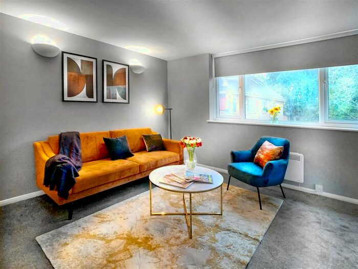 2 Bedroom Property To Rent In Ray Lodge Mews, Lassels Gardens, Maidenhead, SL6