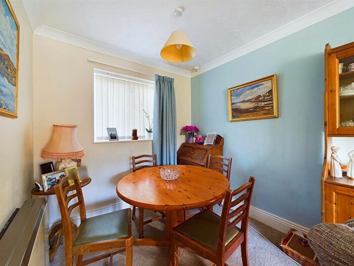 2 Bedroom Apartment For Sale In Village Court, Whitley Bay, NE26