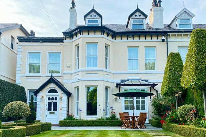 7 Bedroom Semi-Detached House For Sale In Stanley Road, CH47