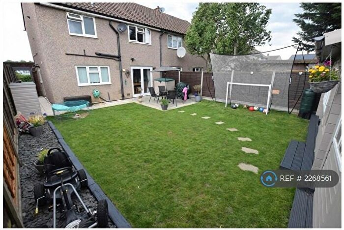 3 Bedroom Semi-Detached House To Rent In Wooding Grove, Harlow, CM19