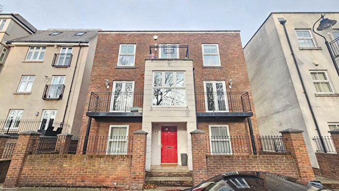 2 Bedroom Maisonette To Rent In Ingress Park Avenue, Greenhithe, DA9