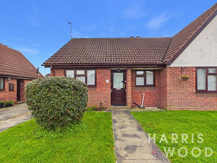 2 Bedroom Semi-Detached Bungalow For Sale In Lea Close, Braintree, Essex, CM7