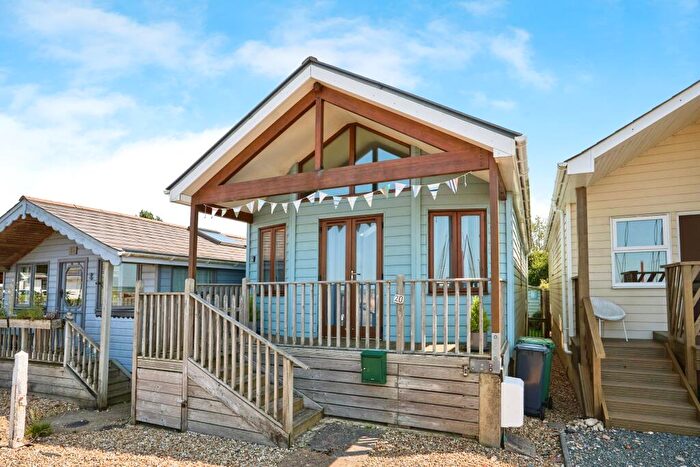 2 Bedroom Property To Rent In Marsh Road, Gurnard, PO31