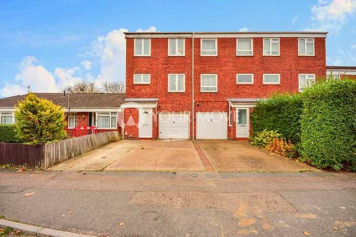 4 Bedroom End Of Terrace House To Rent In Kingston Crescent, Chatham, Kent, ME5