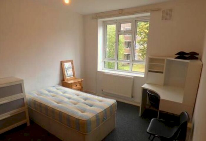 2 Bedroom Flat To Rent In Fulham Road, London, SW6