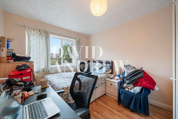 2 Bedroom Flat To Rent In Castleview Close, London, N4
