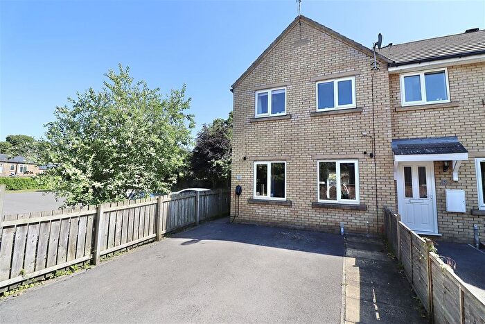 3 Bedroom End Terrace House For Sale In St Marys Court, Pocklington, YO42