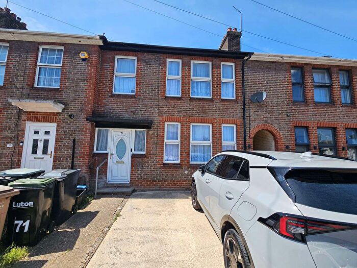 Terraced House To Rent In Luton, LU4