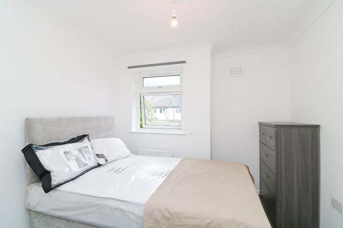 3 Bedroom Terraced House To Rent In Defoe Place, London, SW17