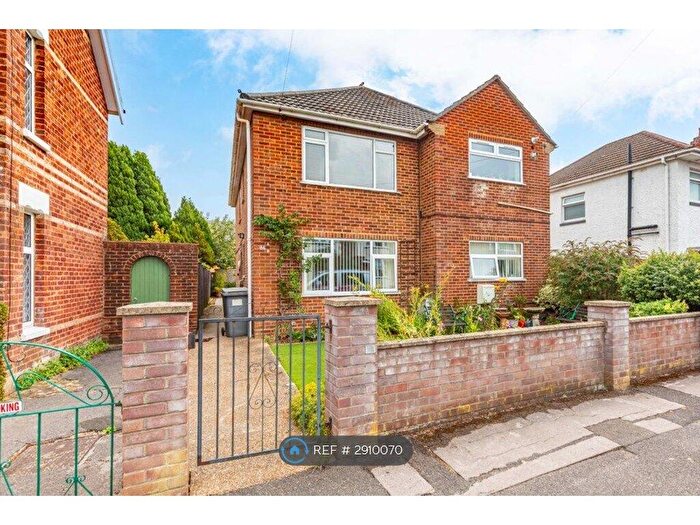 3 Bedroom Flat To Rent In Beswick Avenue, Bournemouth, BH10