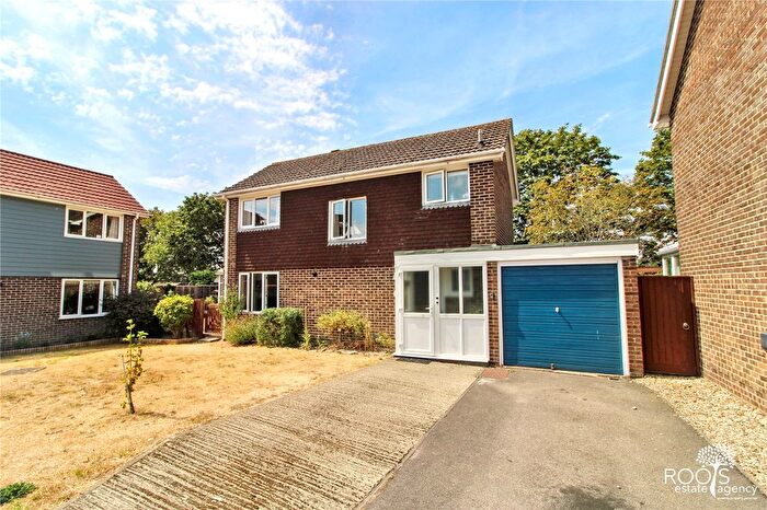 3 Bedroom Detached House For Sale In The Waverleys, Thatcham, Berkshire, RG18