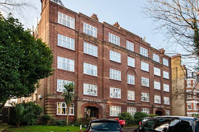 3 Bedroom Flat To Rent In Shoot Up Hill, Kilburn, London, NW2