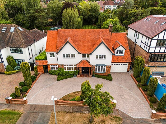 5 Bedroom Detached House For Sale In Parkland Close, Chigwell, IG7