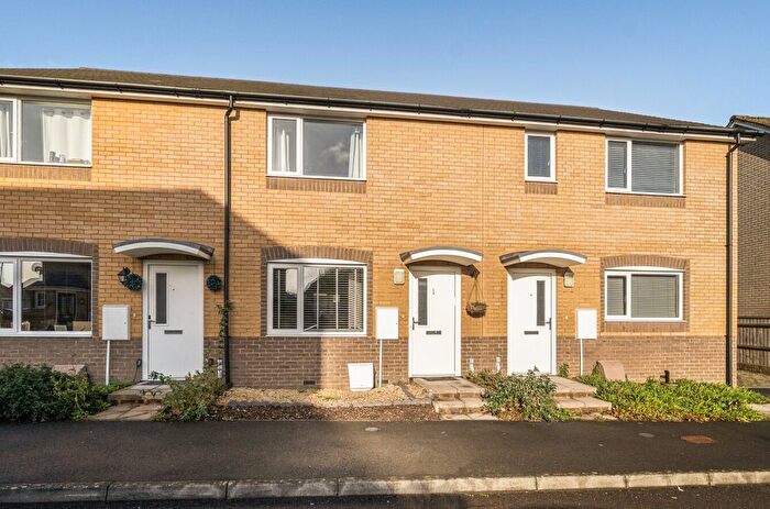 2 Bedroom Terraced House For Sale In Wiltshire Crescent, Basingstoke, RG22