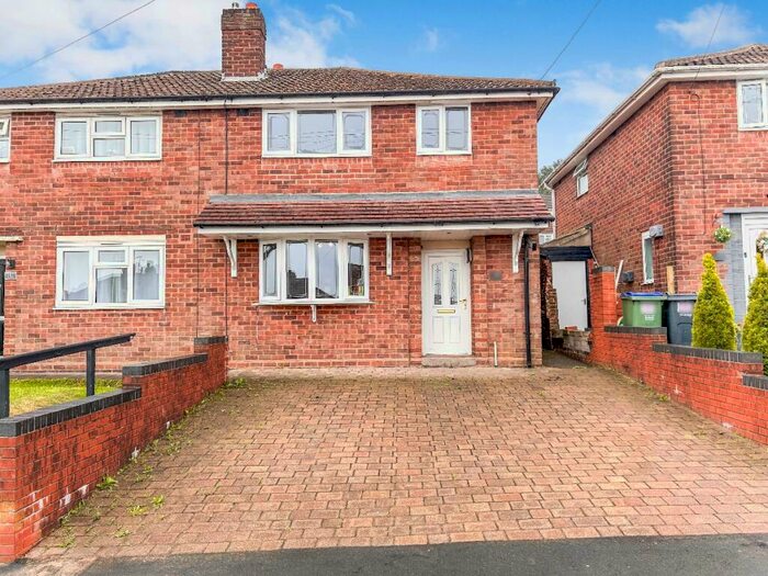 3 Bedroom Semi-Detached House To Rent In Regent Road, Tividale, Oldbury, B69