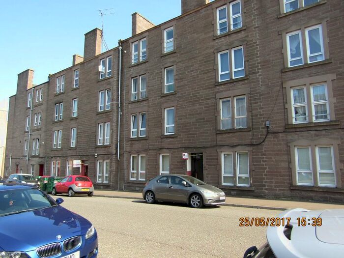 2 Bedroom Flat To Rent In Pitfour Street, Dundee, DD2