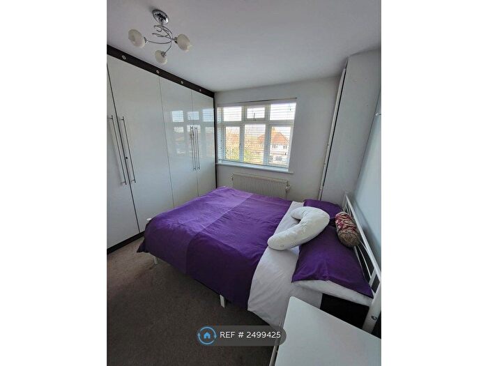 4 Bedroom Maisonette To Rent In Twickenham Gardens, Greenford, UB6