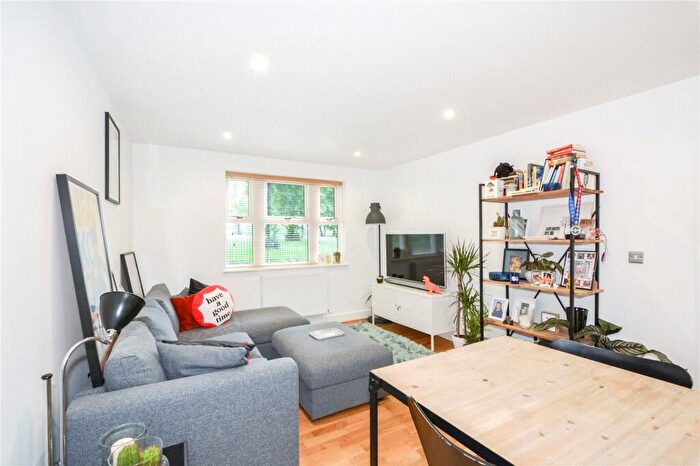 1 Bedroom Apartment For Sale In Cadogan Terrace, Hackney Wick, London, E9